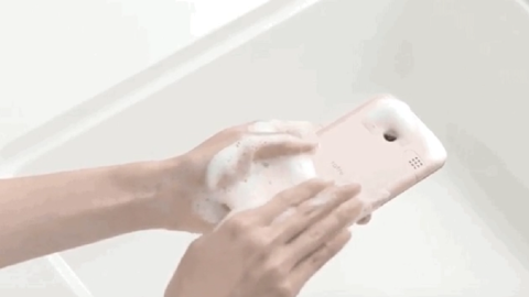 Myfacemood - Se potessi lavare il mio Smartphone... Rafre di Kyocera è la soluzione!