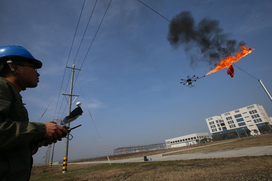 Myfacemood - Il drone sputa fuoco!