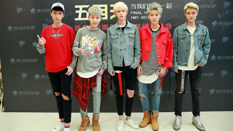 Myfacemood - Acrush è la boyband più calda del momento in Cina, ma in realtà è composta da ragazze androgene!