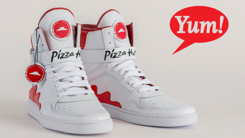 Myfacemood - Pie Tops ordina la Pizza con le scarpe