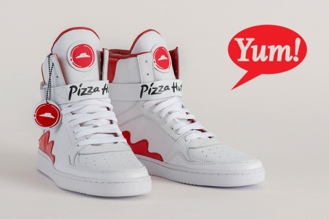 Myfacemood - Pie Tops ordina la Pizza con le scarpe