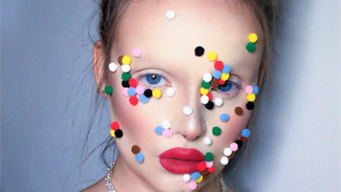 Myfacemood - Pom poms in arrivo! La bizzarra moda del beauty-blogger dilaga in Instagram!