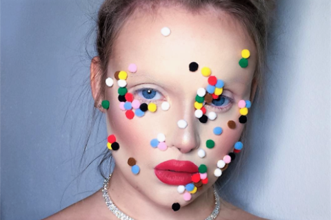Myfacemood - Pom poms in arrivo! La bizzarra moda del beauty-blogger dilaga in Instagram!