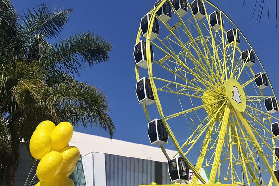 Myfacemood- Snapchat ha un nuovo pezzo hardware una gigante ruota panoramica gialla!