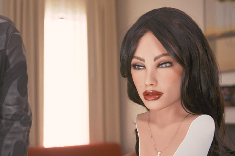 La RealDoll robotica Harmony cede il posto a Solana!